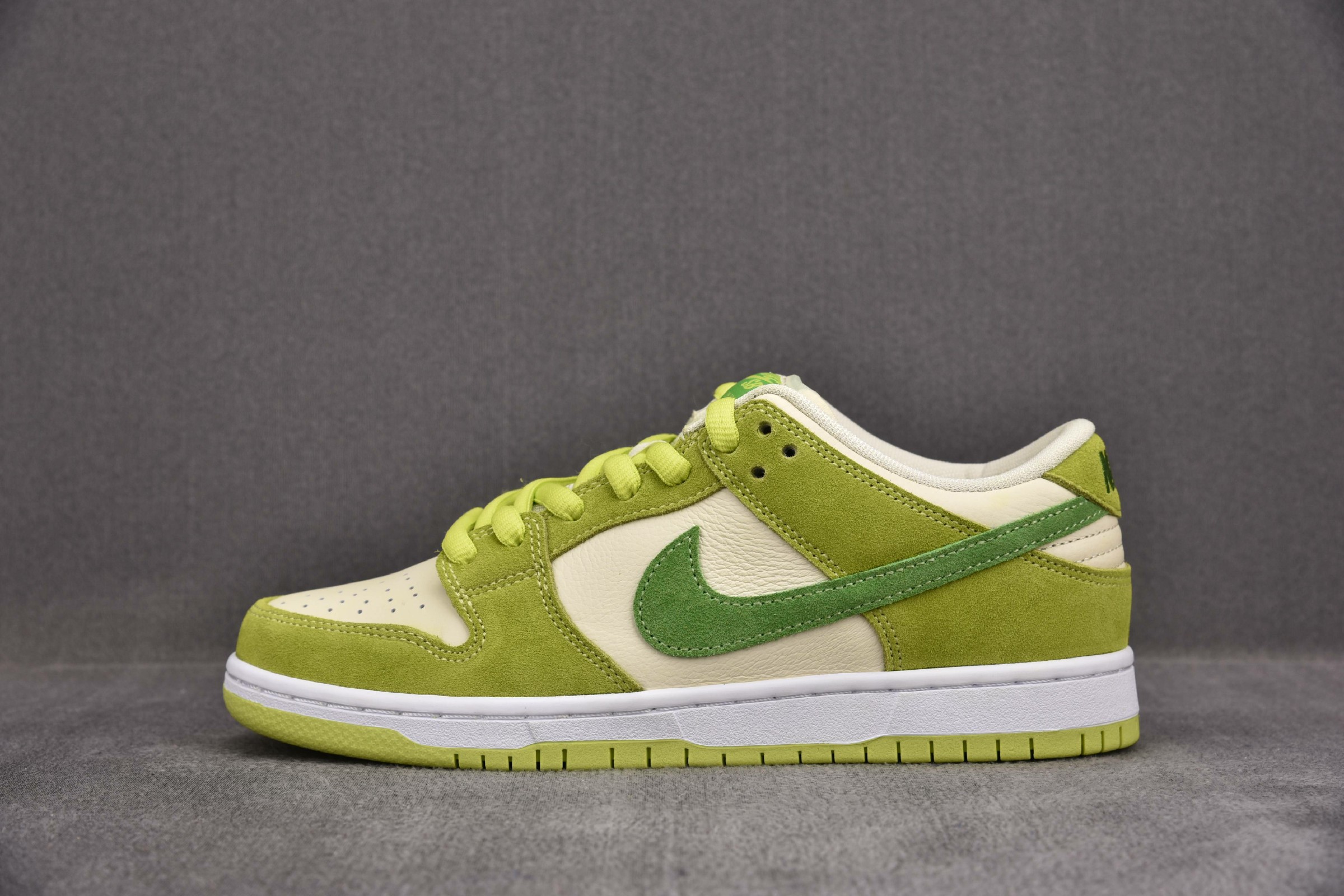 Nike SB Dunk Low Green Apple