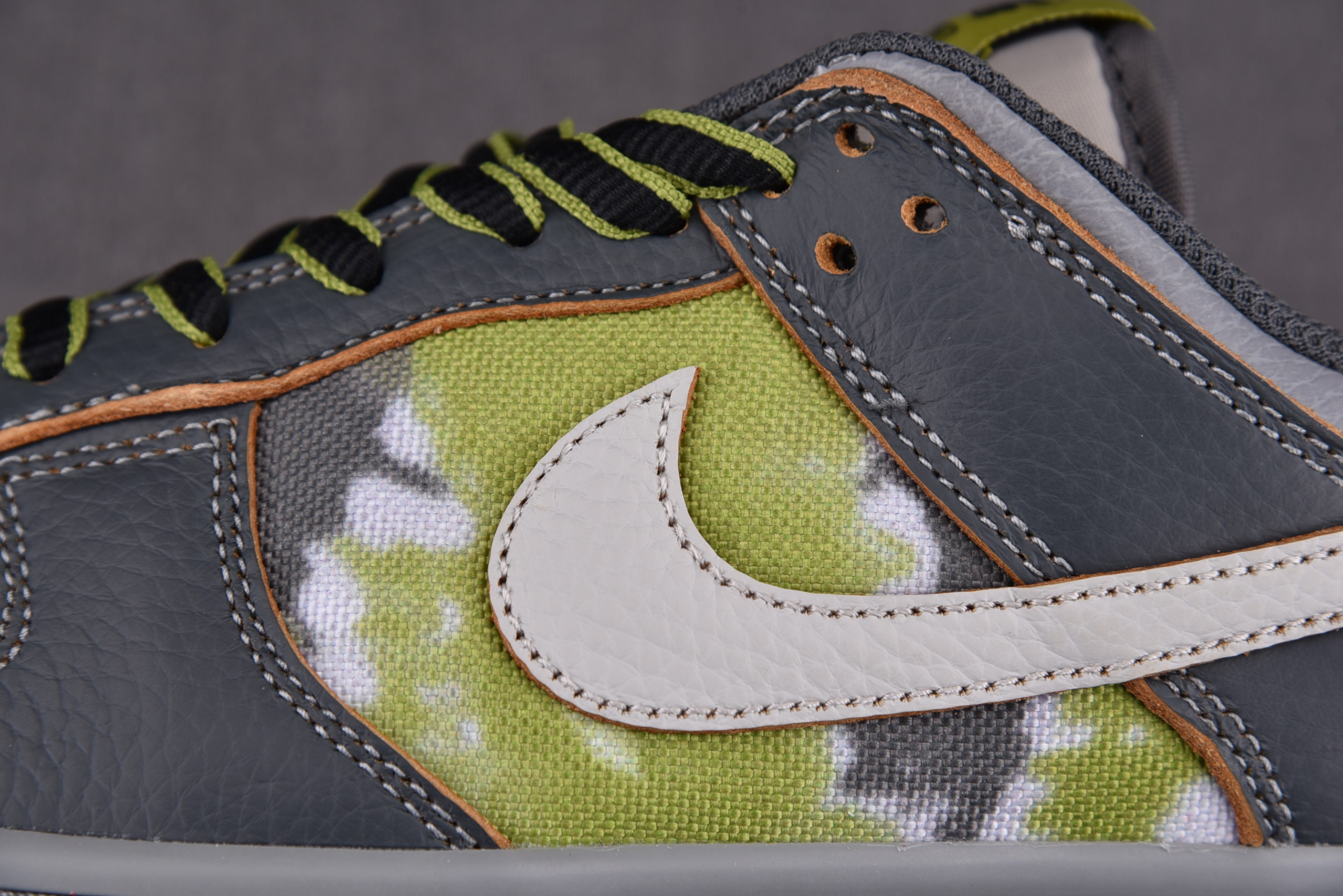 Nike SB Dunk Low Friends and Family