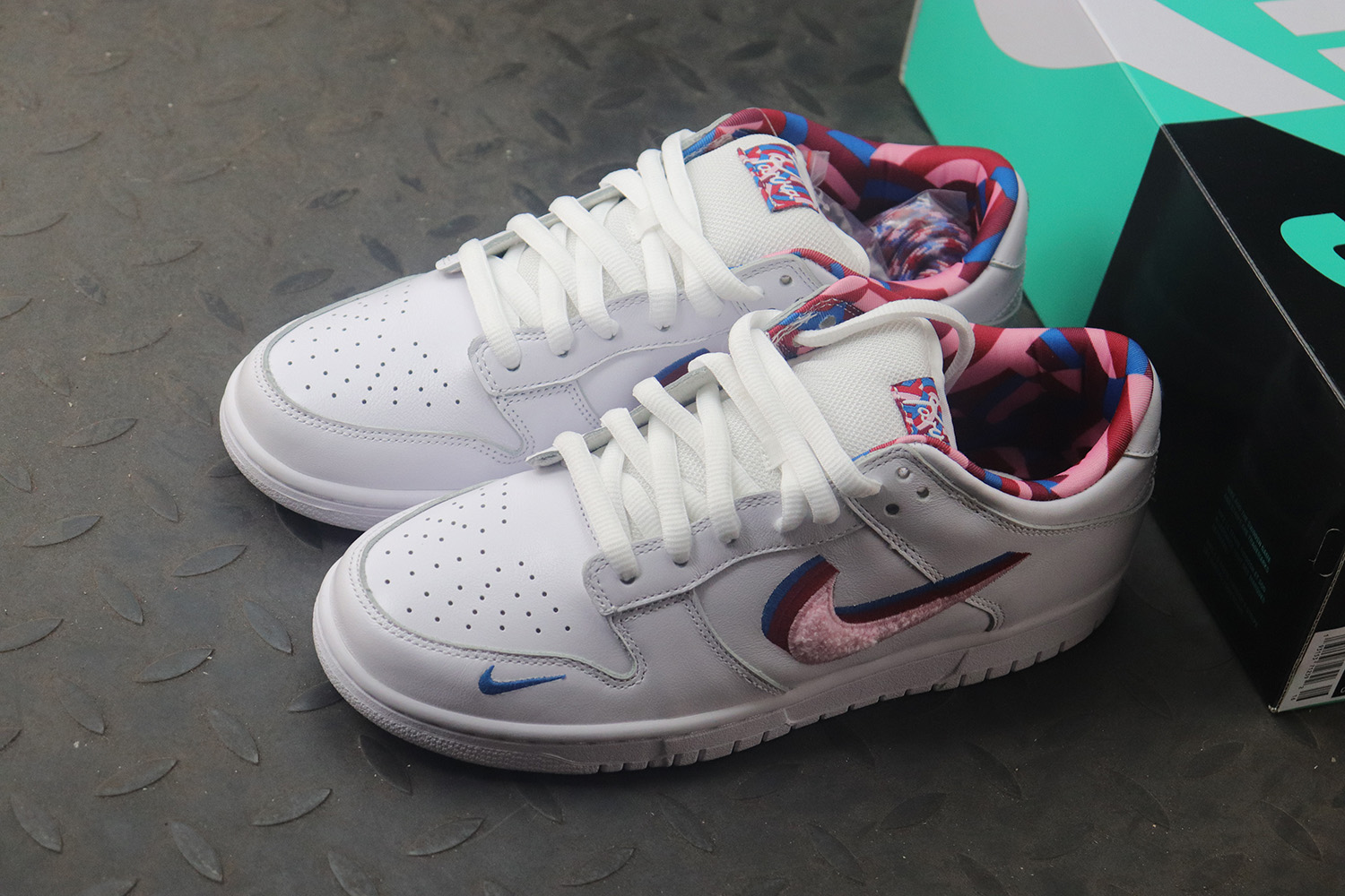 Nike SB Dunk Low Parra