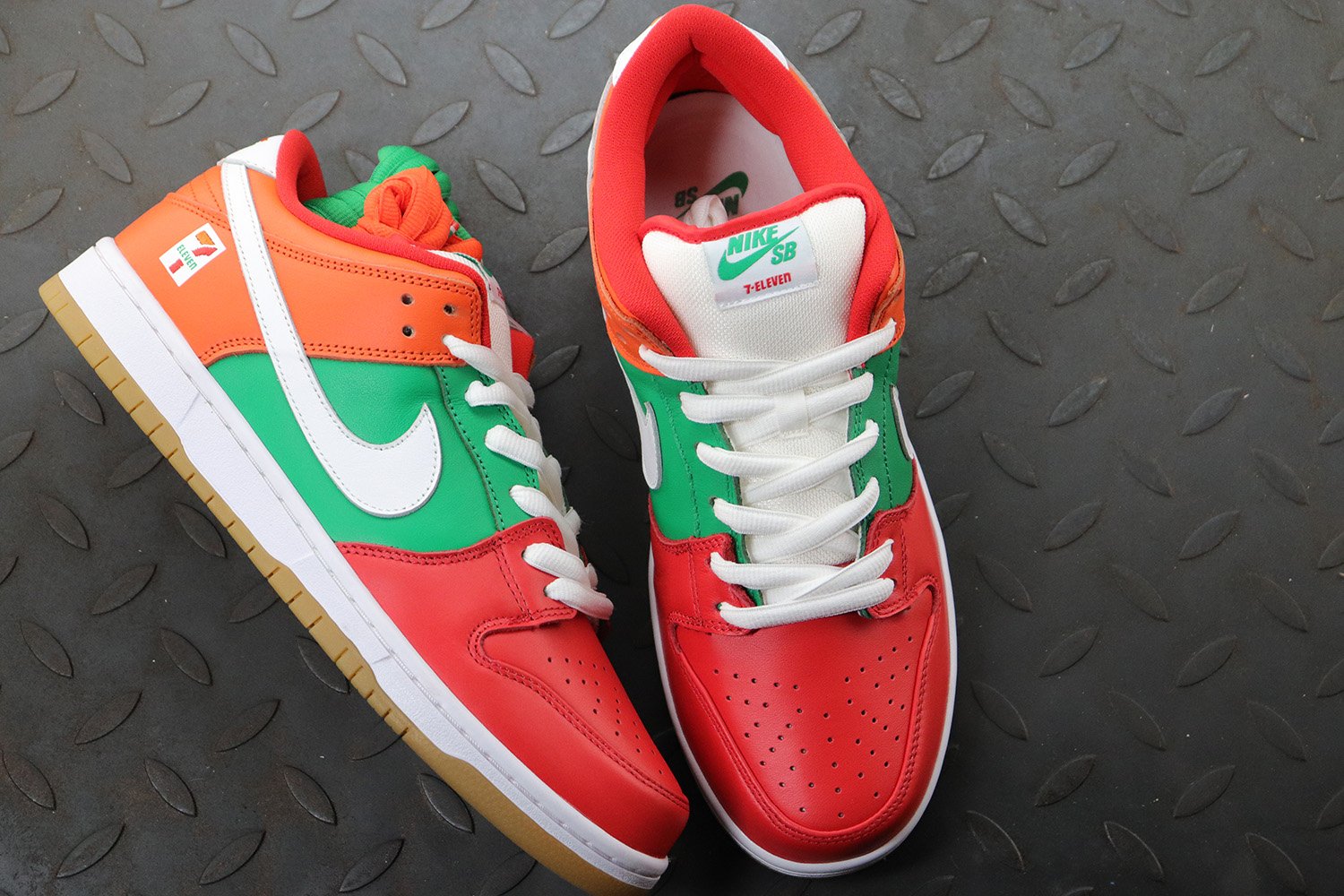 Nike SB Dunk Low 7 Eleven