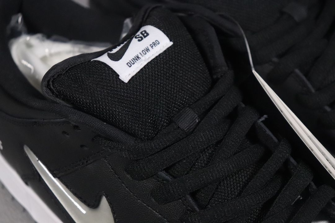 Nike SB Dunk Low OG QS Supreme Jewel Swoosh Silver Black