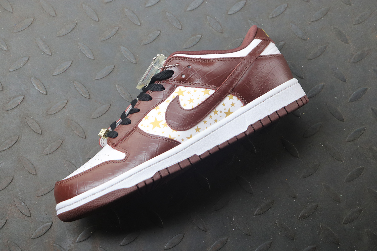 Supreme Nike SB Dunk Low White Barkroot Brown