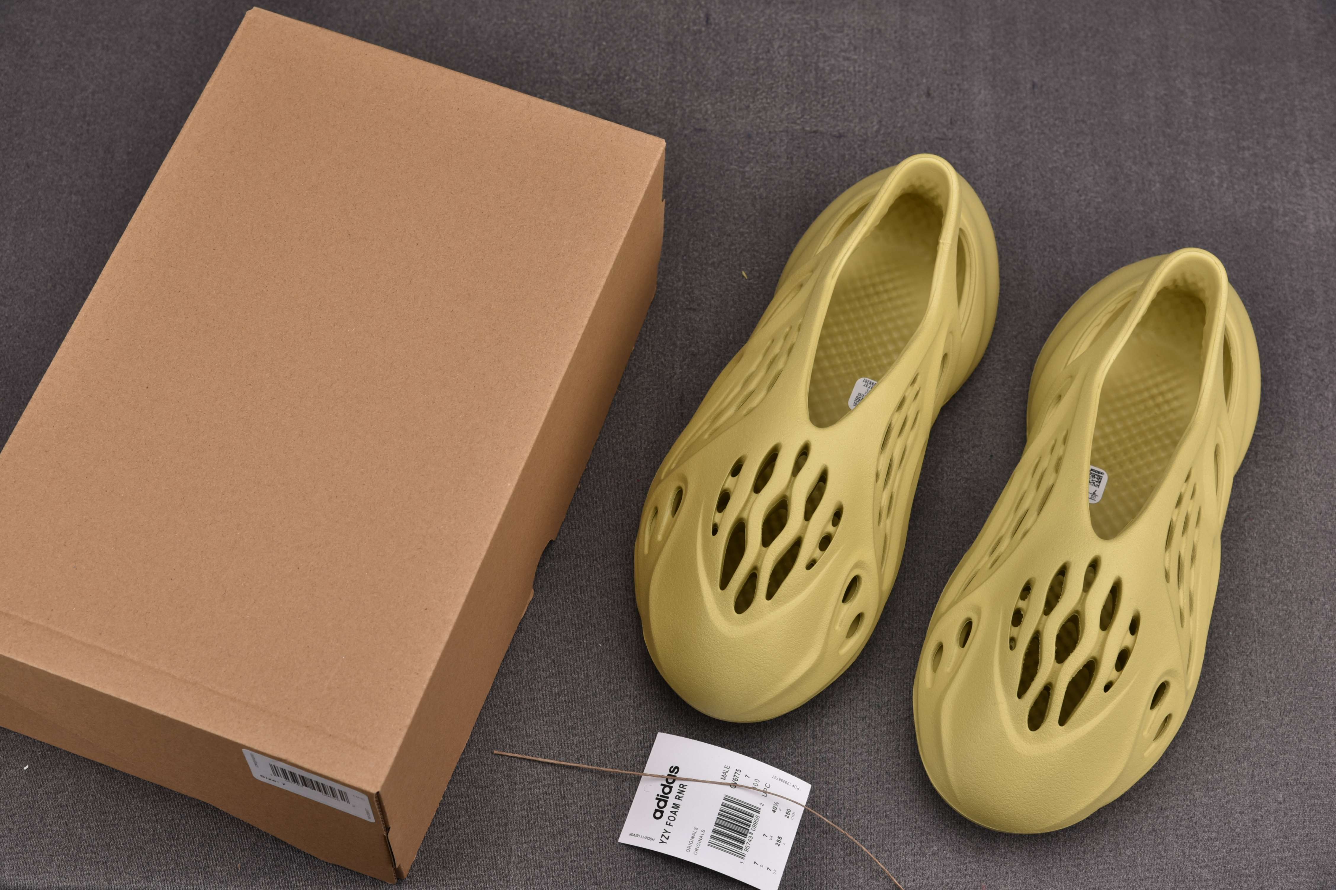 adidas Yeezy Foam RNNR Sulfur