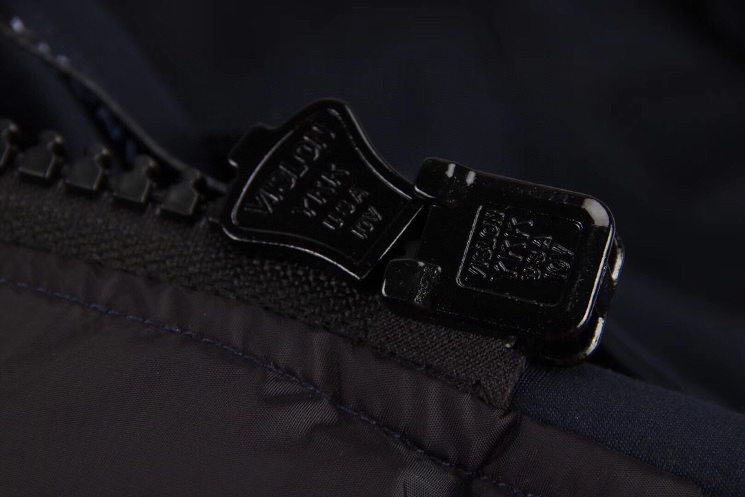 01 Canada Goose Chilliwack 7999M Navy