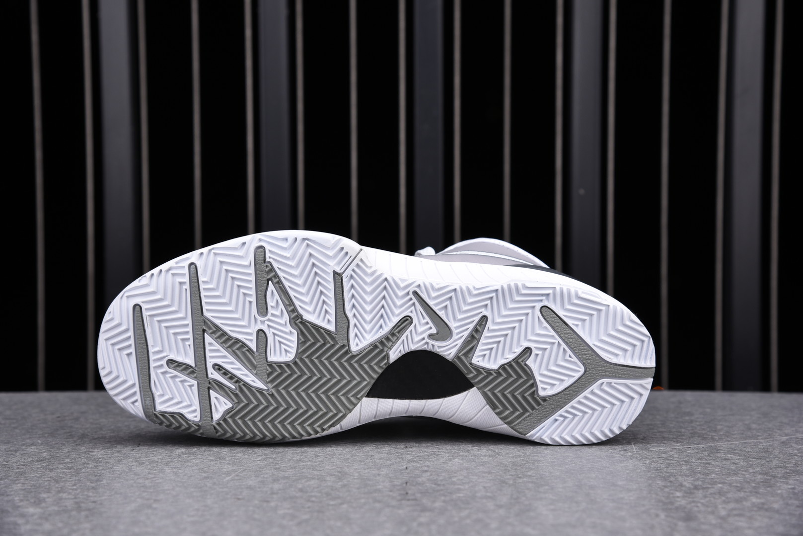 Nike Zoom Kobe 4 'Metallic Silver'