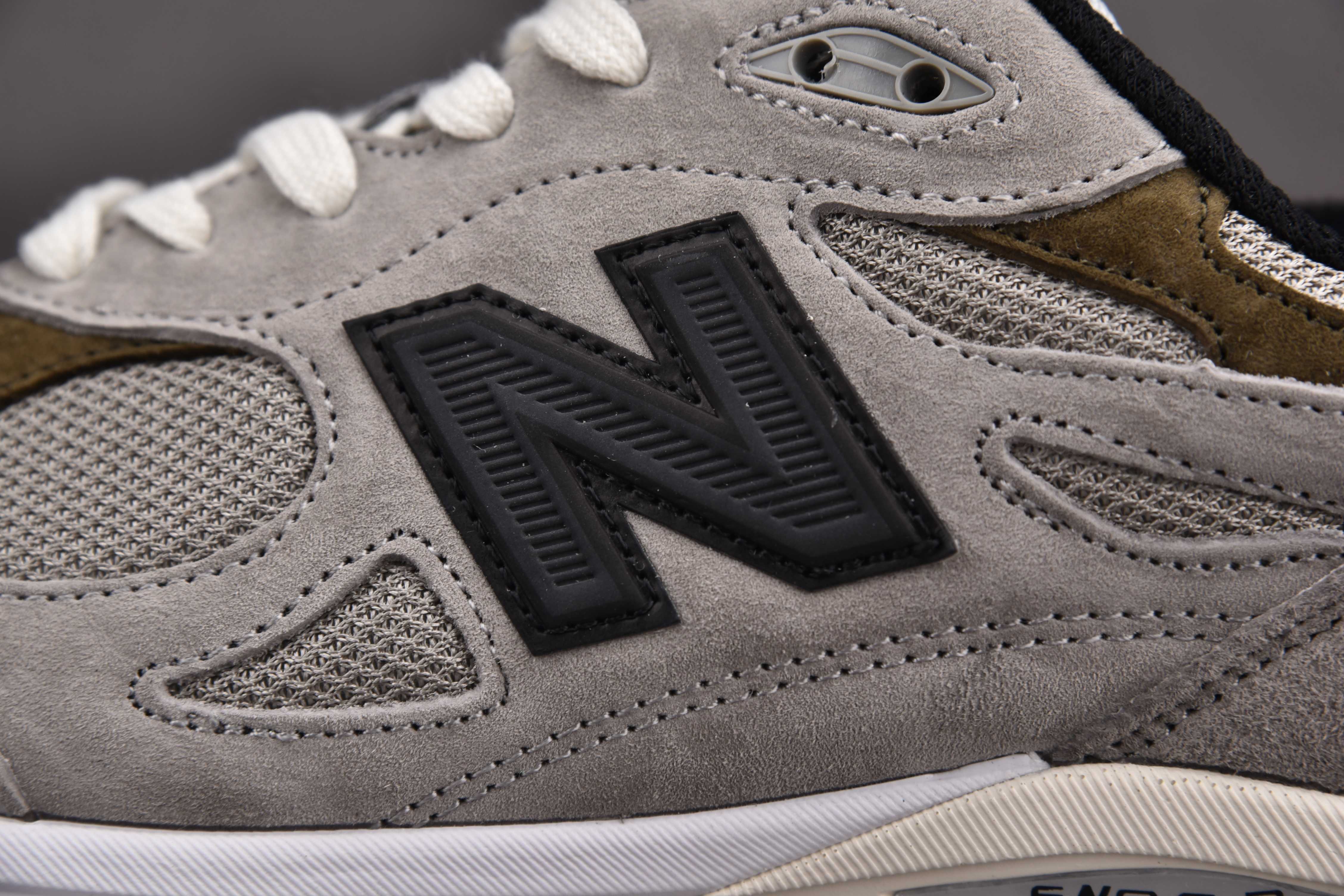 New Balance 990v3 Grey White