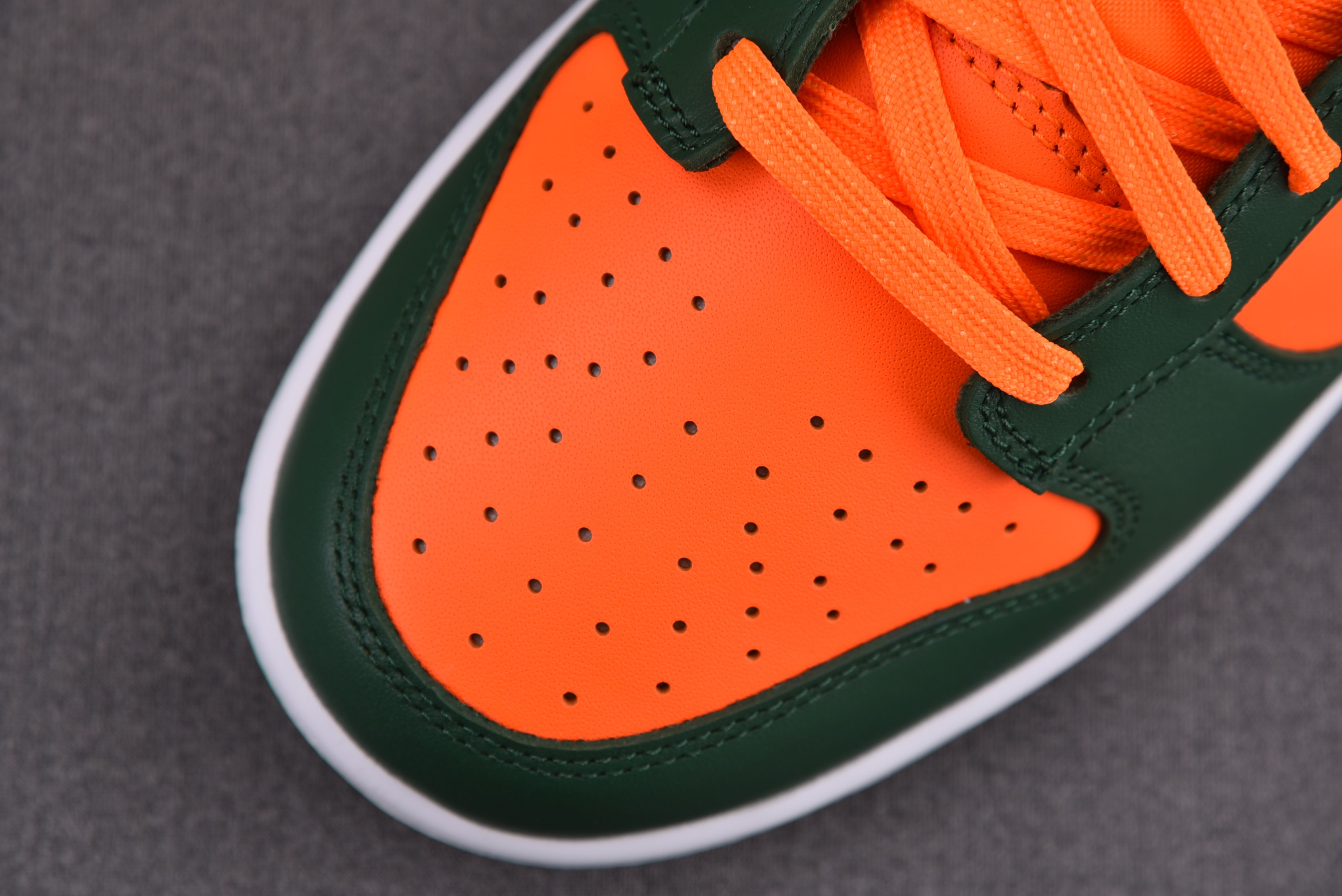 Nike Dunk Low Miami Hurricanes