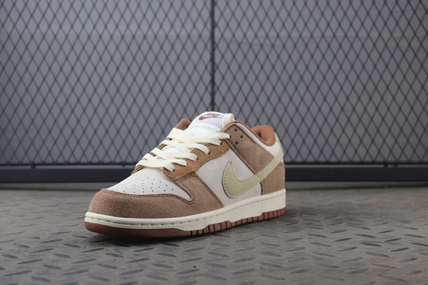 Nike Dunk Low Medium Curry