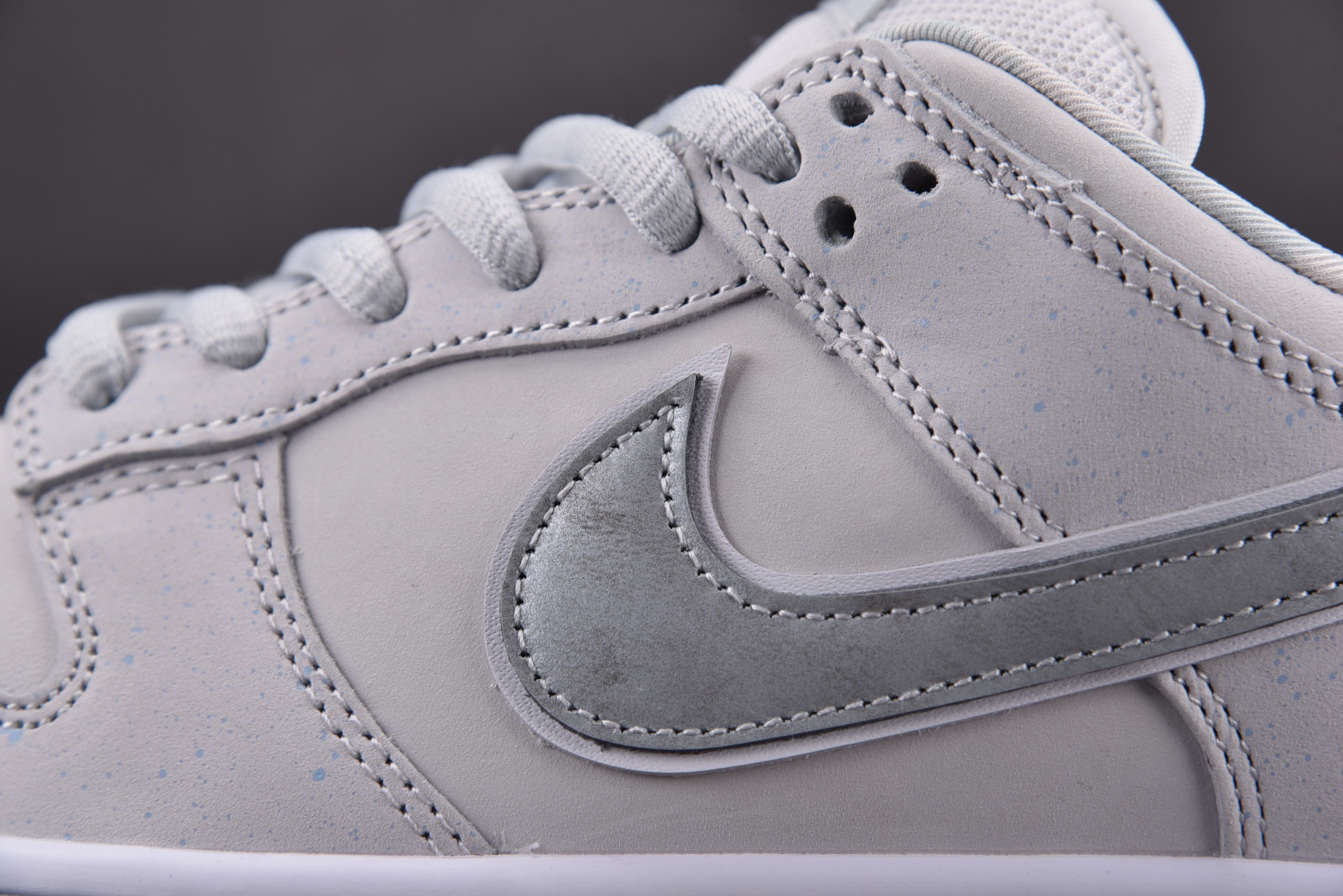 Nike SB Dunk Low White Lobster (Friends and Family)
