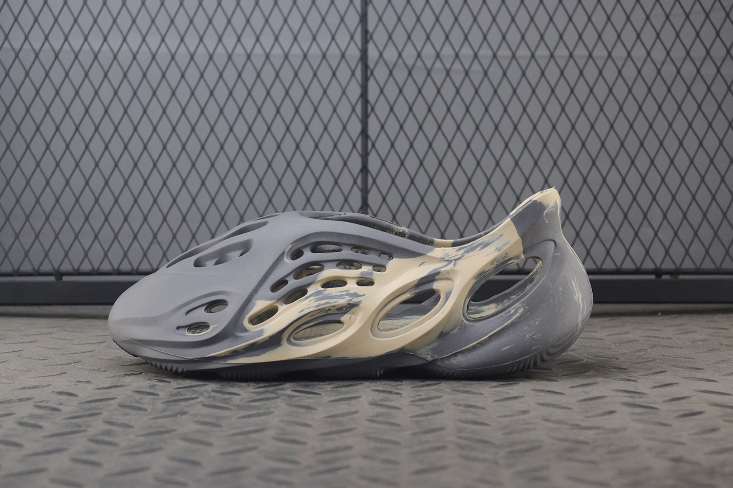 【Clearance】 adidas Yeezy Foam RNNR MXT Moon Gray（US10）