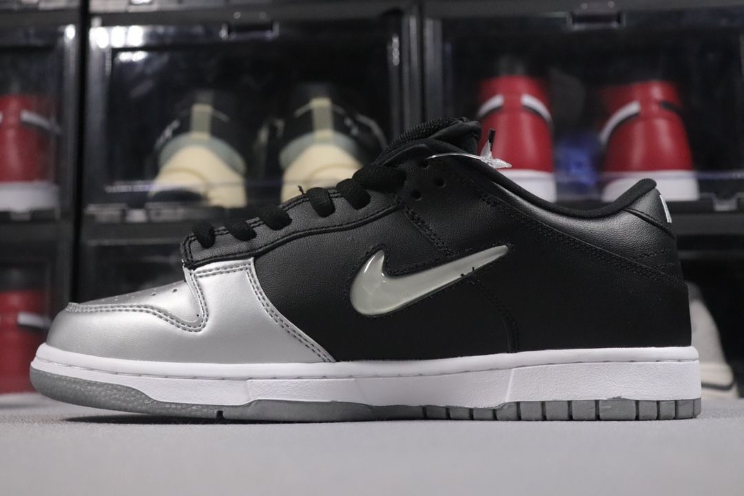 Nike SB Dunk Low OG QS Supreme Jewel Swoosh Silver Black