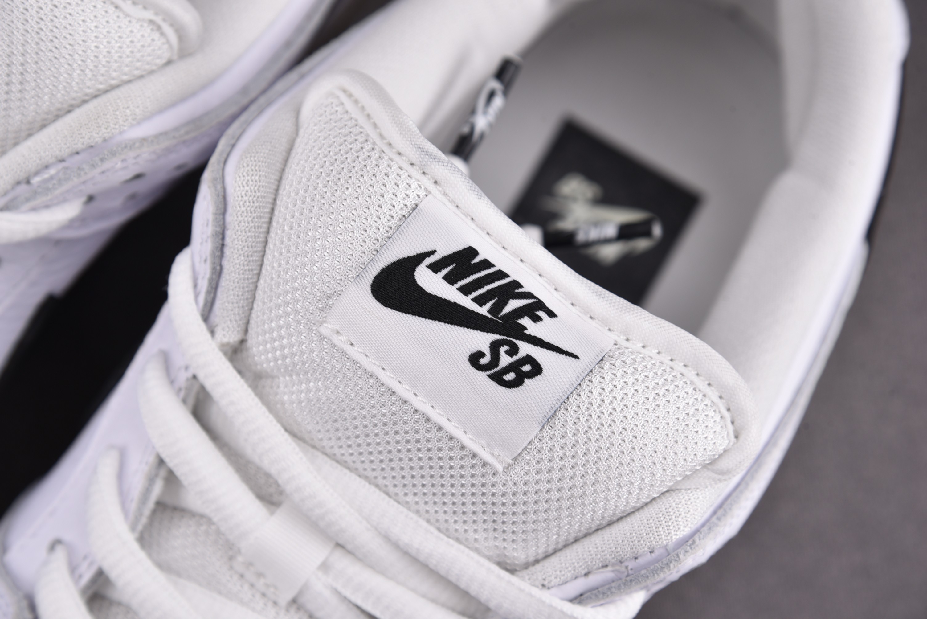 Nike SB Dunk Low Pro White Gum