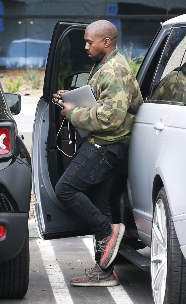 【Clearance】adidas Yeezy Boost 350 V2 Beluga (US8.5)