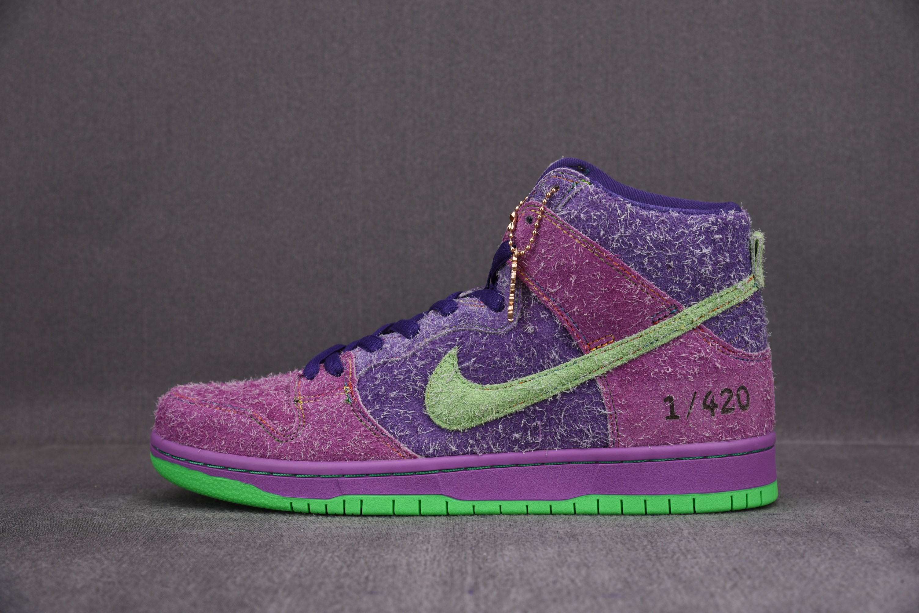 Nike SB Dunk High Reverse Skunk 420 (Special Box)