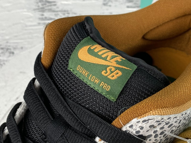 Nike SB Dunk Low Safari