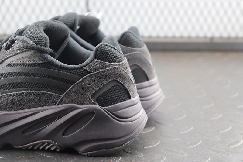 Adidas Yeezy Boost 700 V2 Vanta