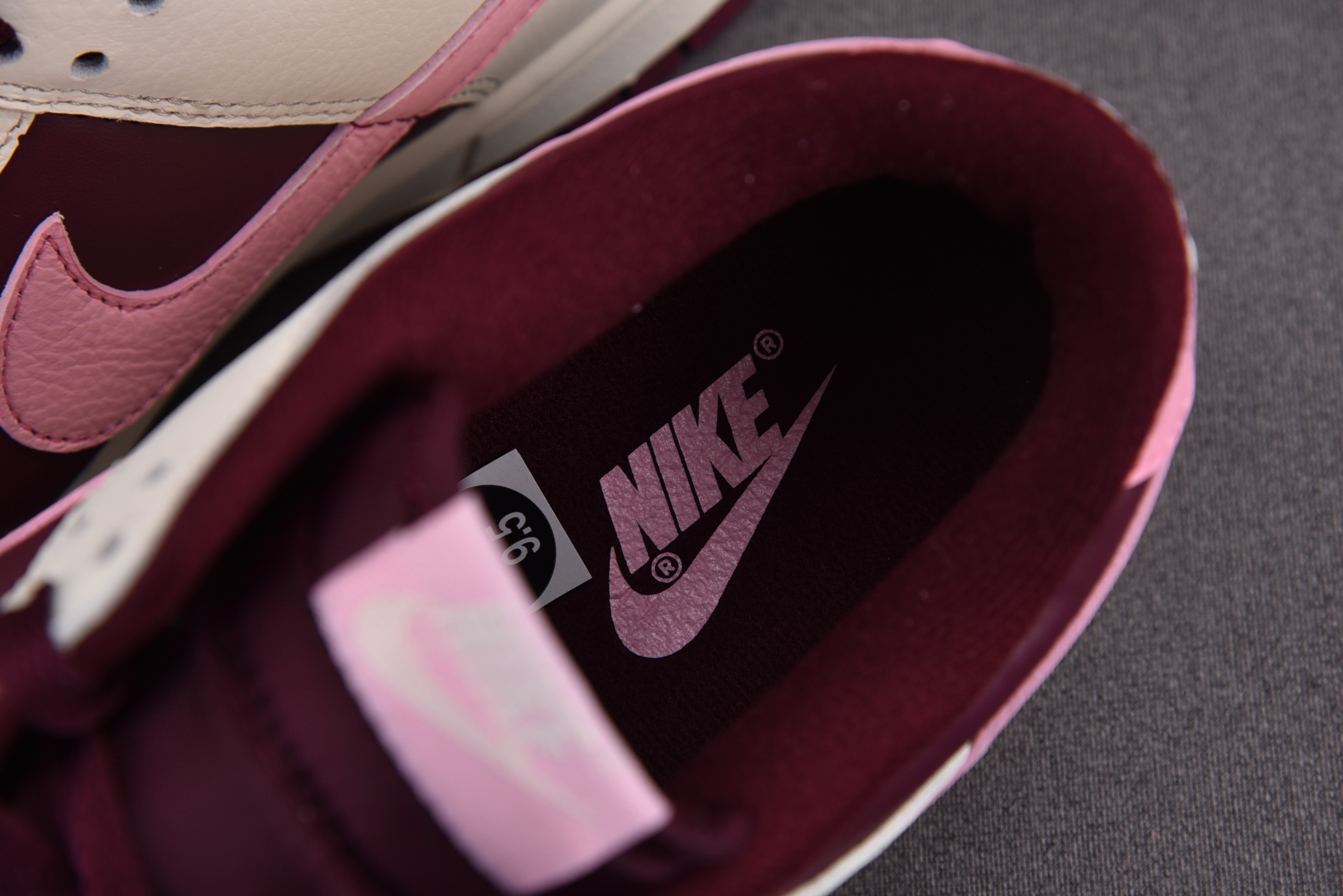 Nike Dunk Low Valentine's Day