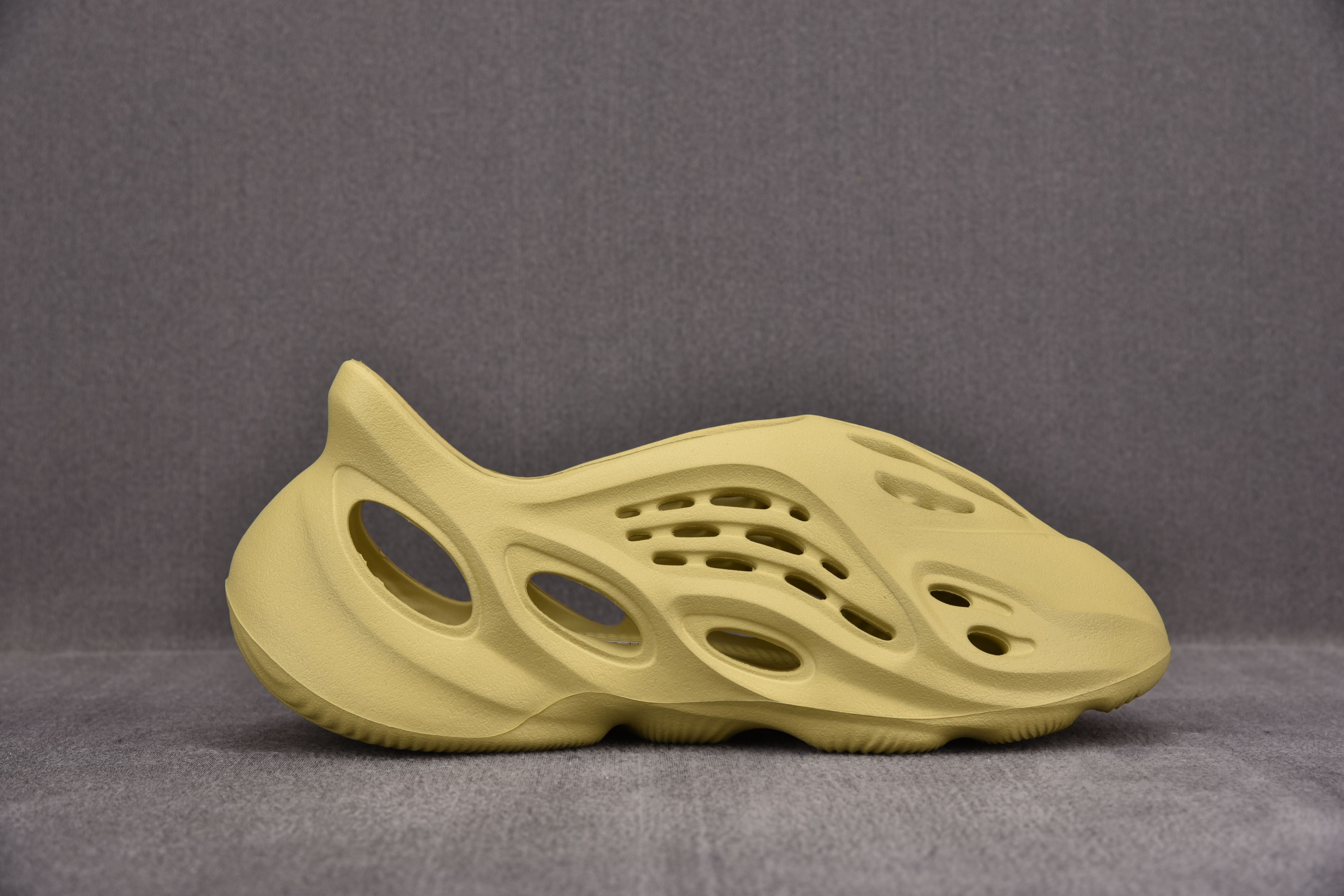 adidas Yeezy Foam RNNR Sulfur