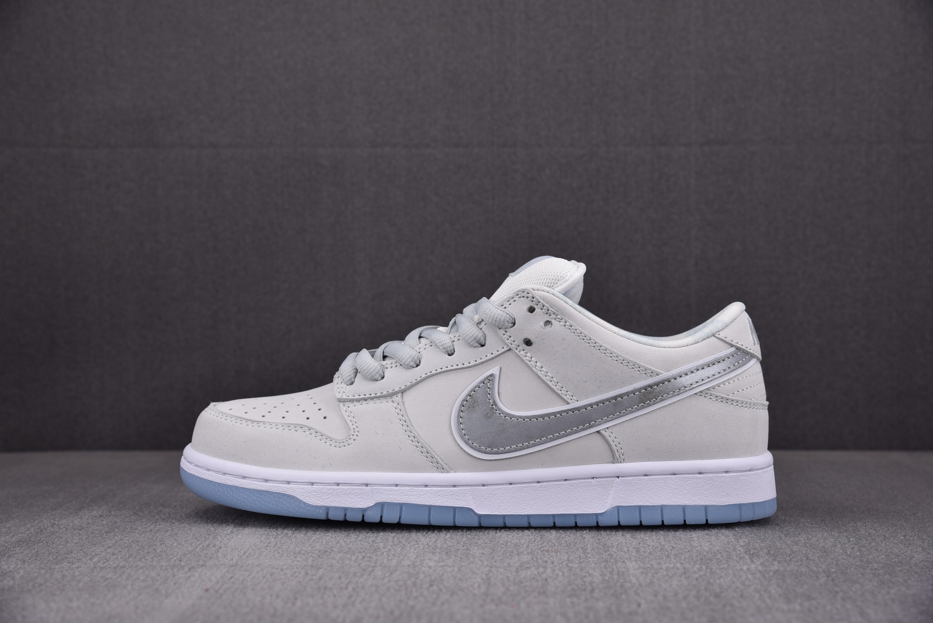 Nike SB Dunk Low White Lobster (Friends and Family)(Black Ruber Ring)