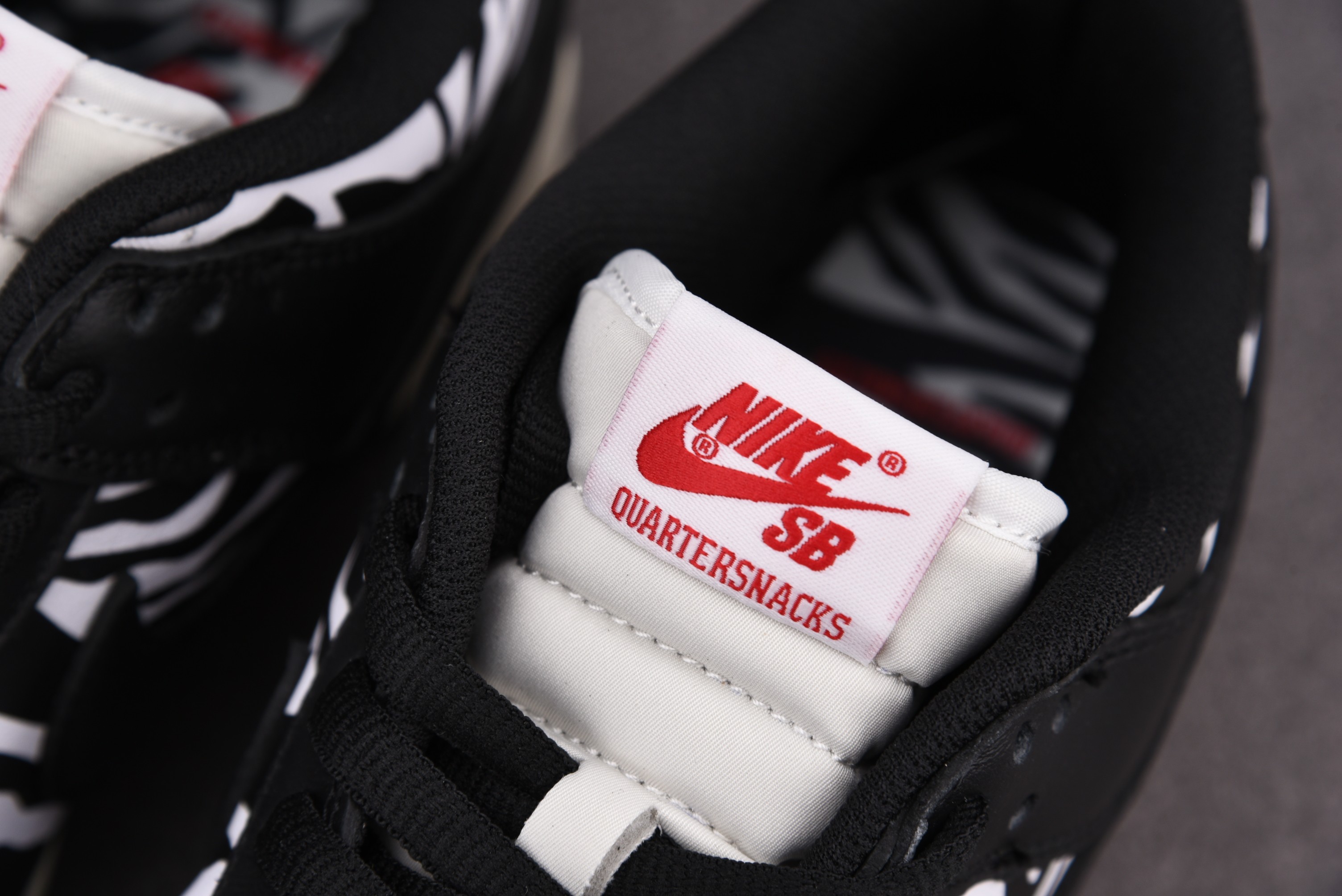 Nike SB Dunk Low OG QS Quartersnacks Zebra