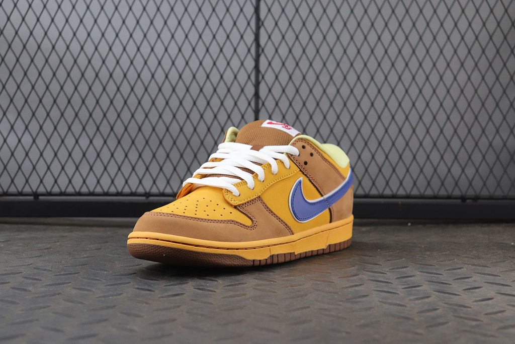 Nike SB Dunk Low Newcastle Brown Ale