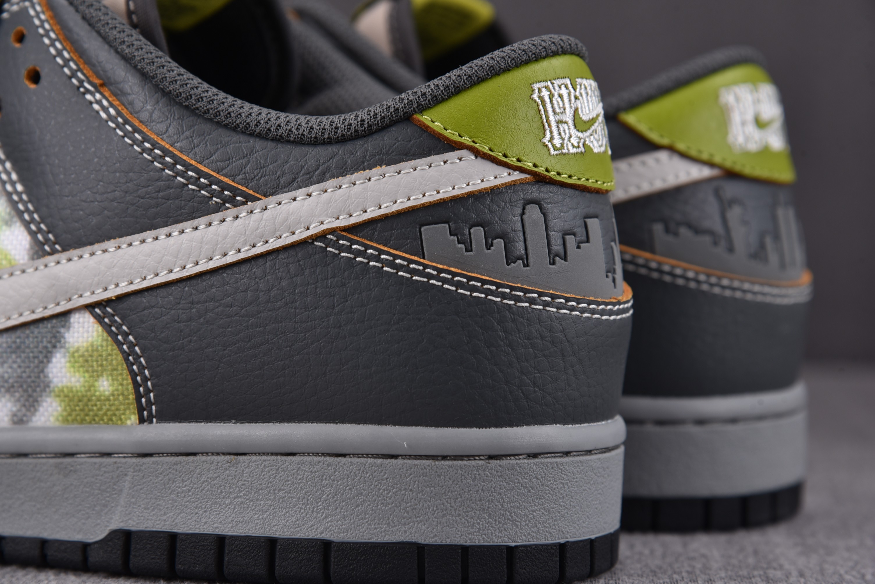 Nike SB Dunk Low HUF Wait, What!? (Friends and Family)