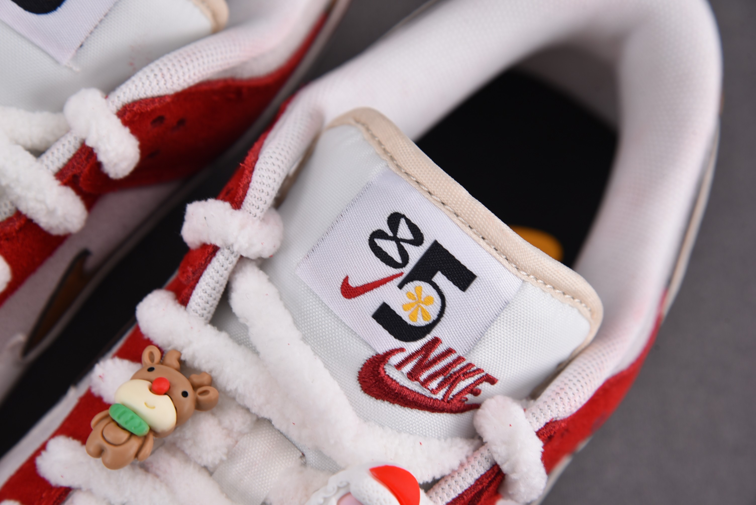 Nike SB Dunk Low 85 Christmas Red White Brown