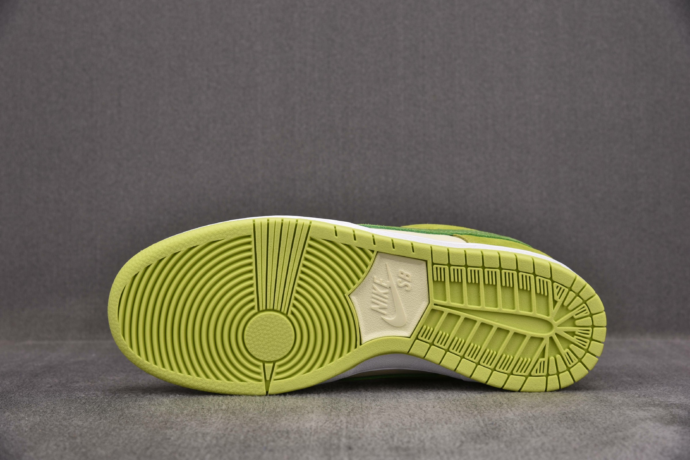 Nike SB Dunk Low Green Apple