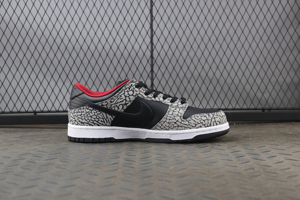Nike Dunk SB Low Supreme Black Cement