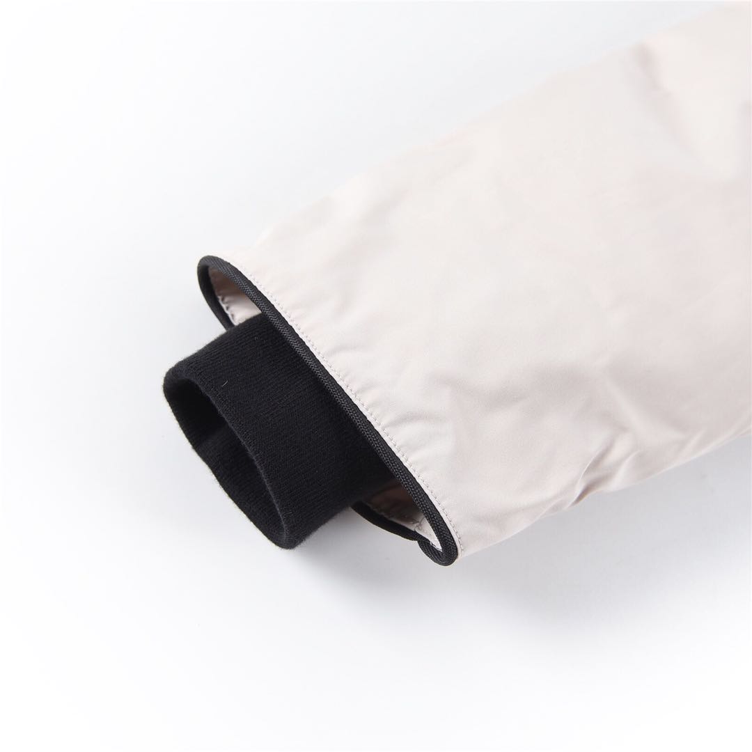 09 Canada Gooxx Expedition 4660L White Female