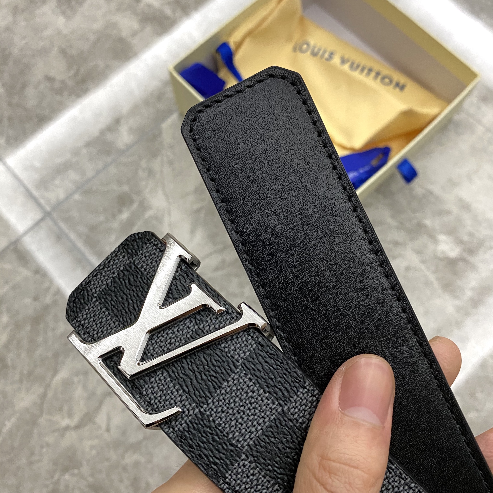 LV INITIALES REVERSIBLE BELT
