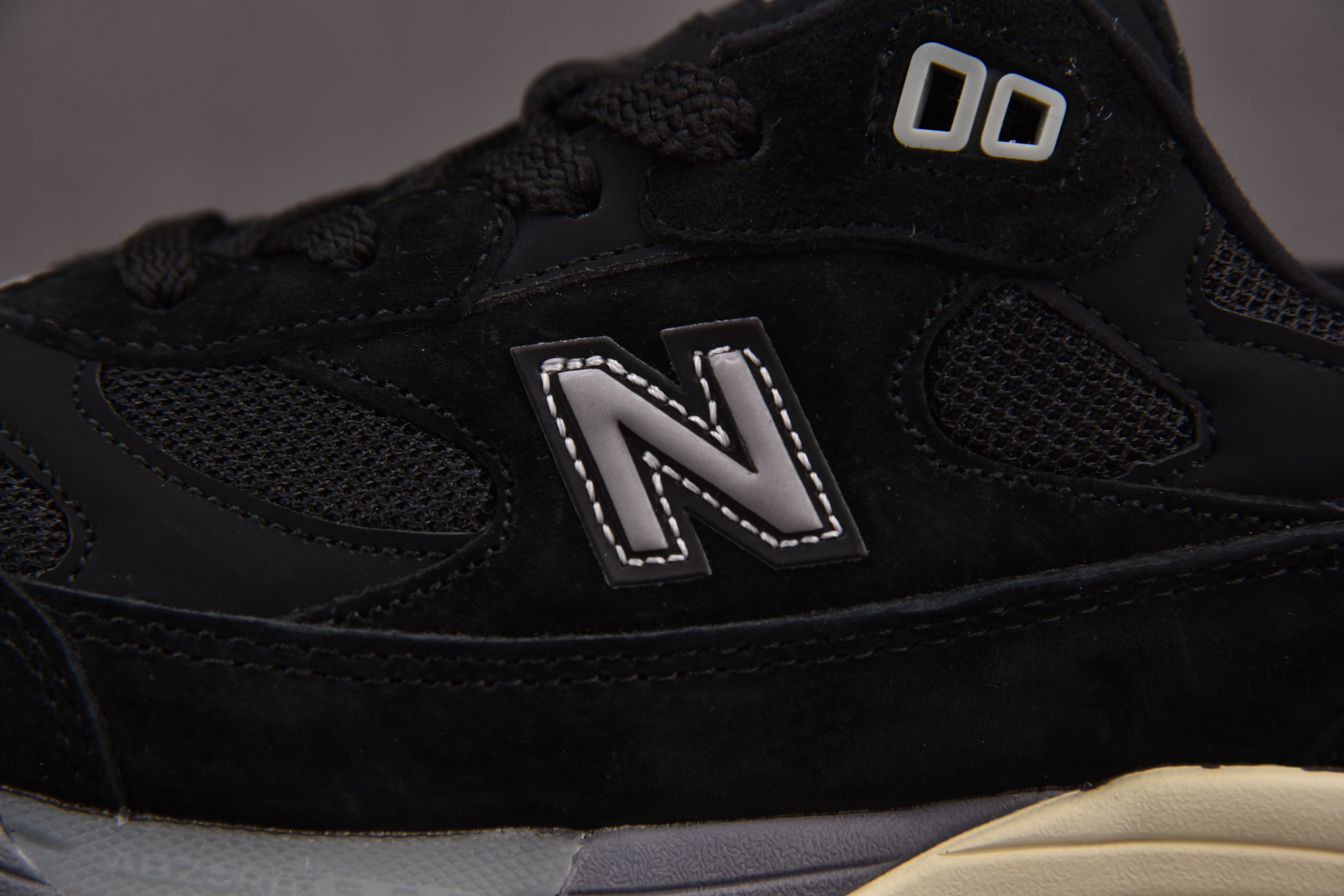 New Balance 992 Black Grey