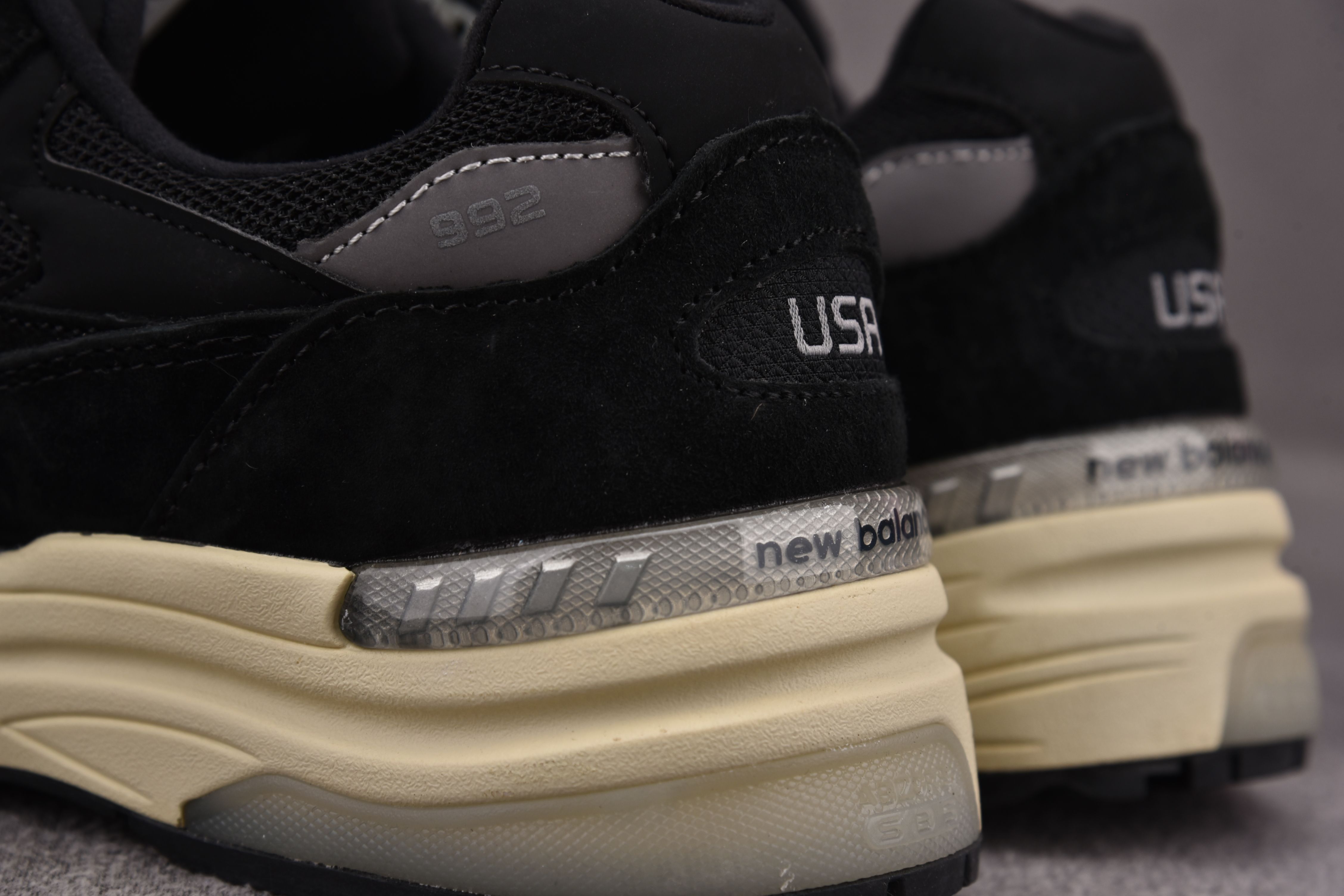 New Balance 992 Black Grey