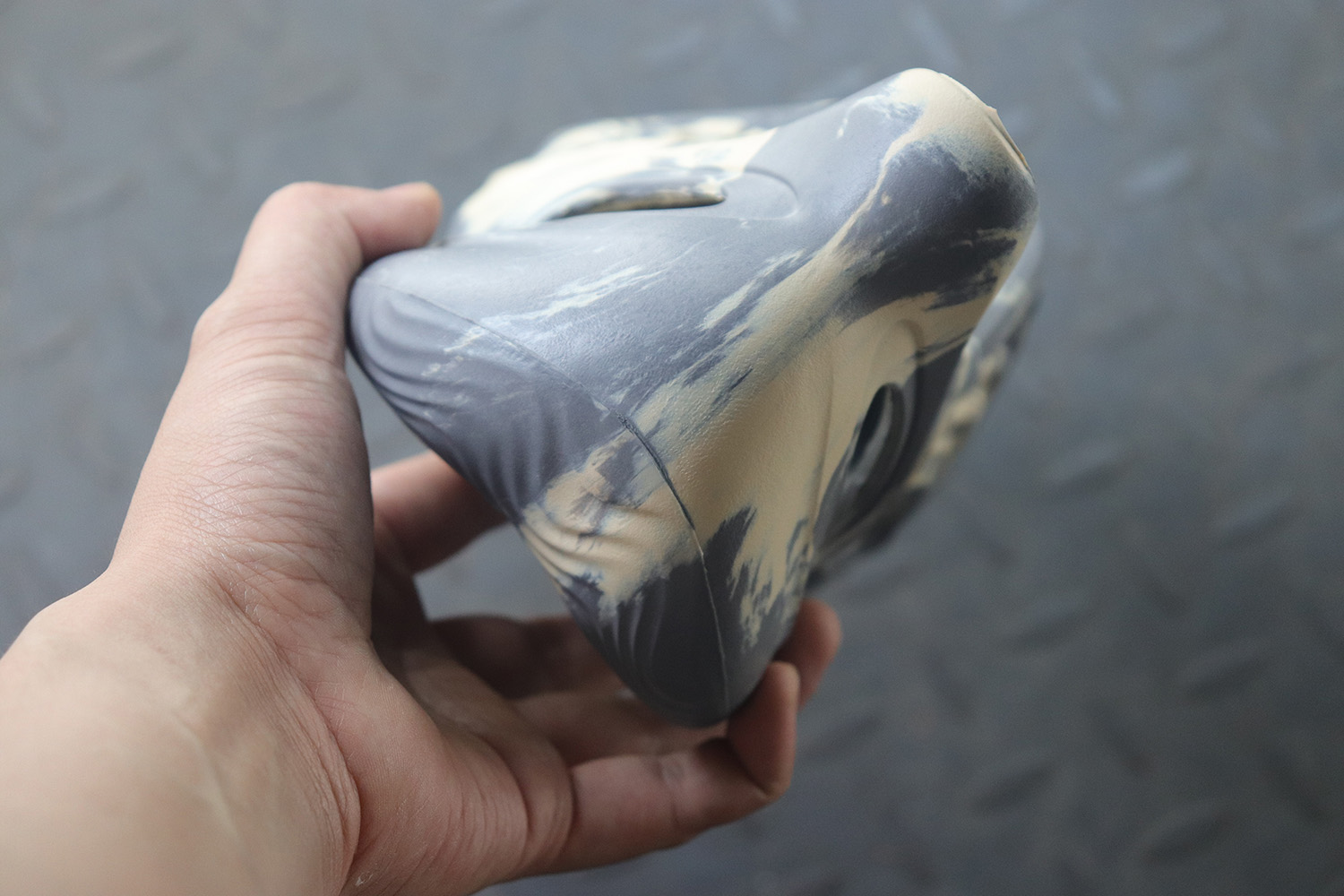 【Clearance】 adidas Yeezy Foam RNNR MXT Moon Gray（US10）