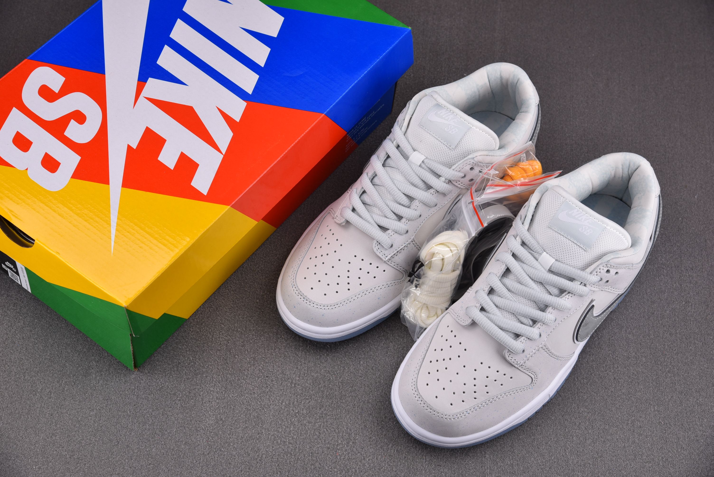 Nike SB Dunk Low White Lobster (Friends and Family)