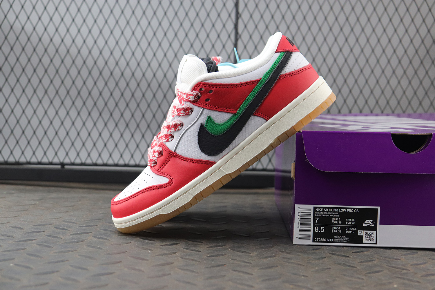 Nike SB Dunk Low Habibi