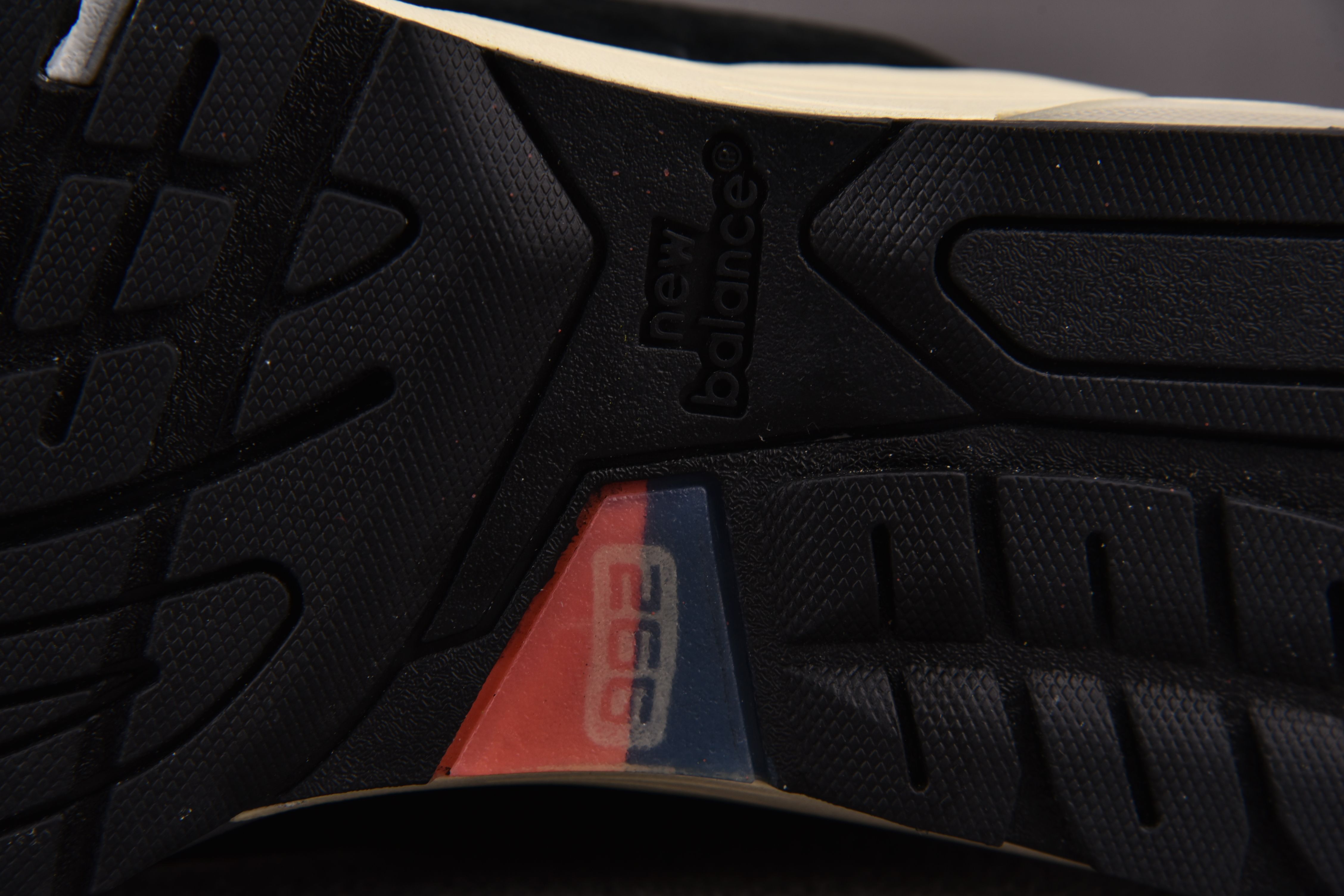 New Balance 992 Black Grey