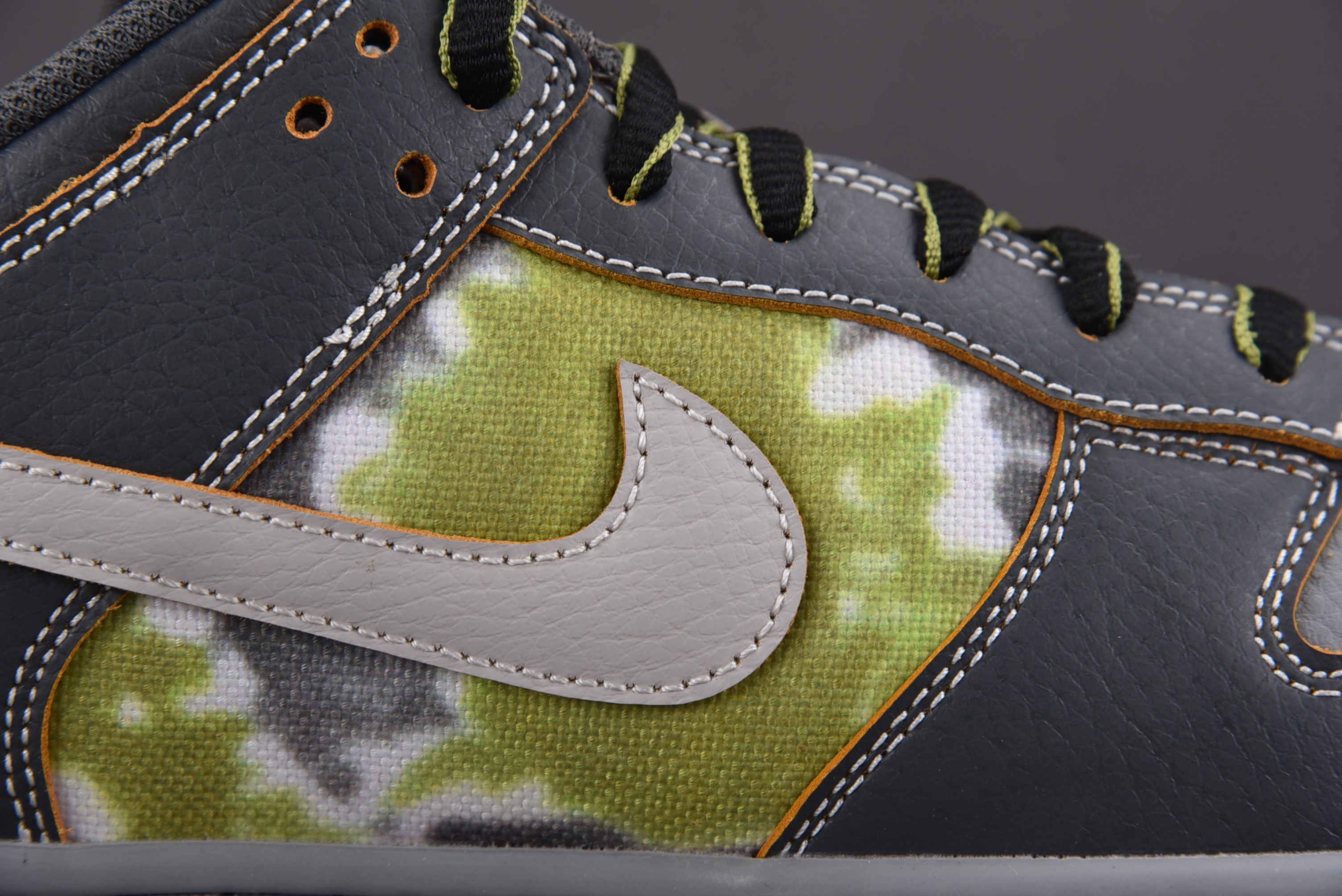 Nike SB Dunk Low HUF Wait, What!? (Friends and Family)