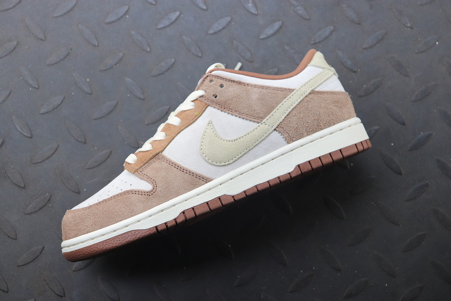 Nike Dunk Low Medium Curry