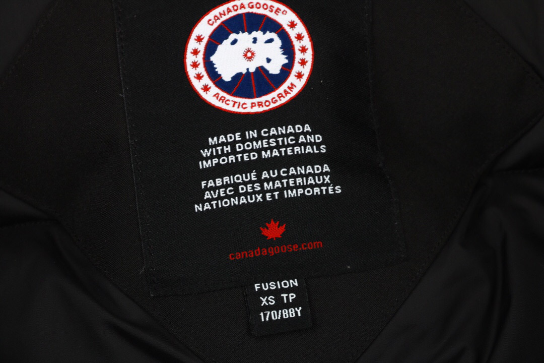 08 CANADA GOOSE Expedition Parka Black