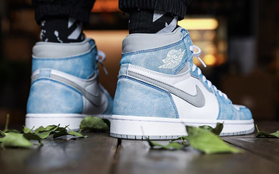 Jordan 1 Retro High OG Hyper Royal