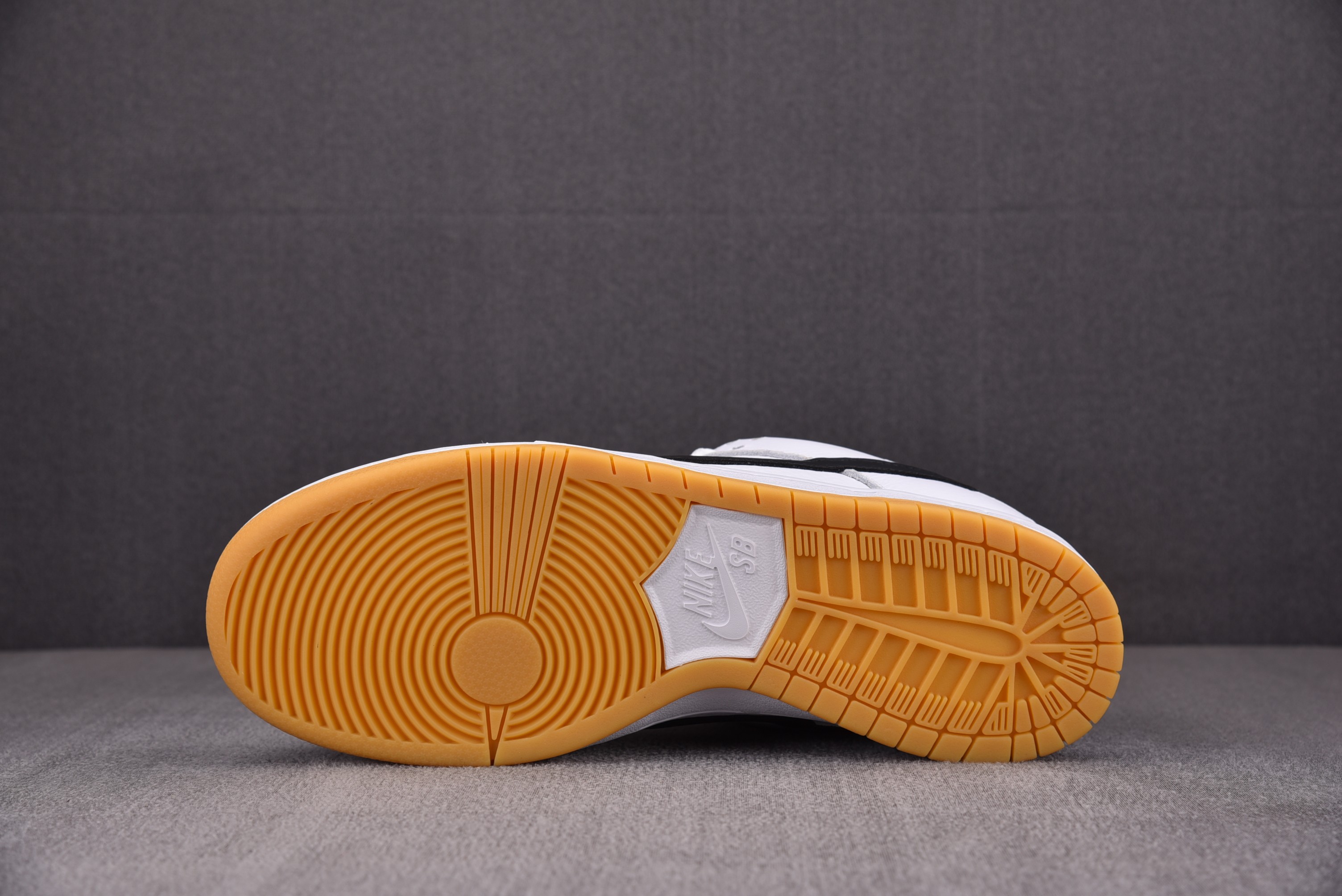 Nike SB Dunk Low Pro White Gum