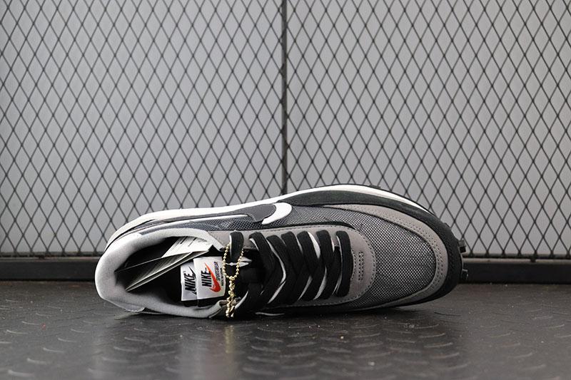 Nike LD Waffle Sacai Dark Grey