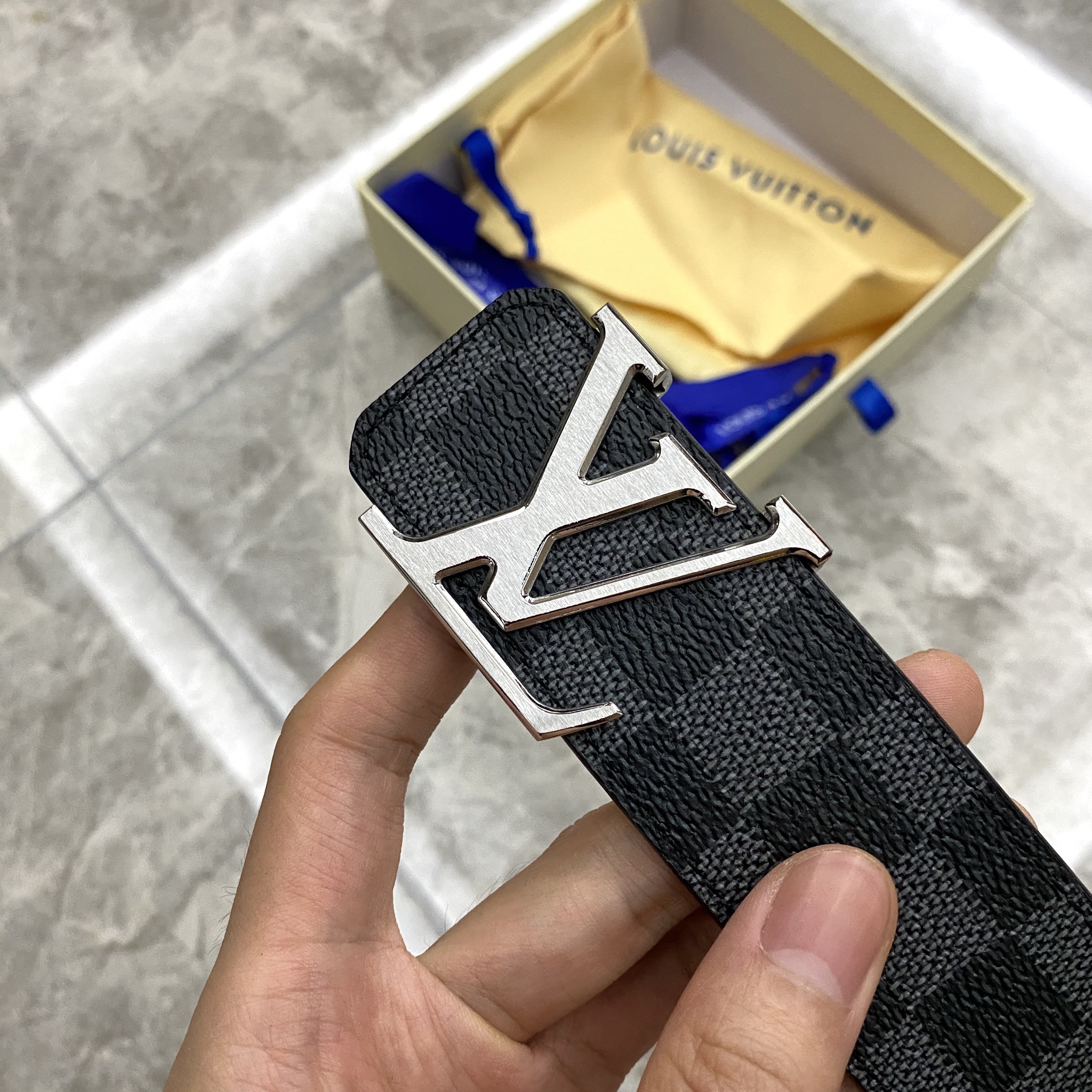 LV INITIALES REVERSIBLE BELT