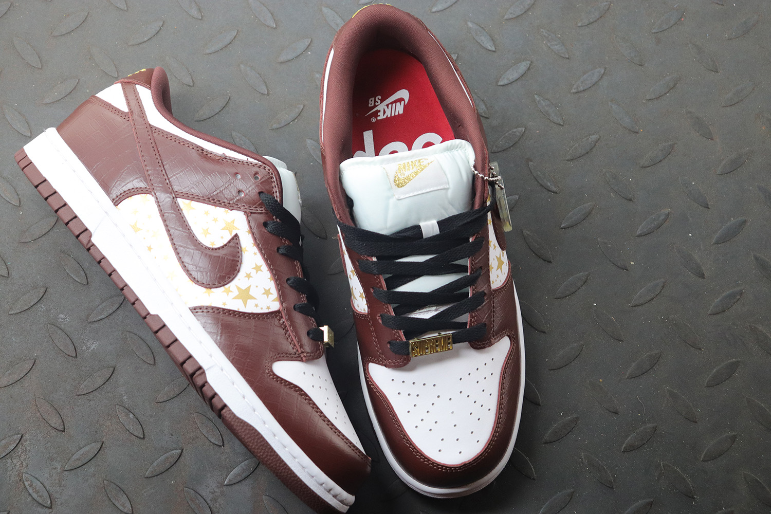 Supreme Nike SB Dunk Low White Barkroot Brown