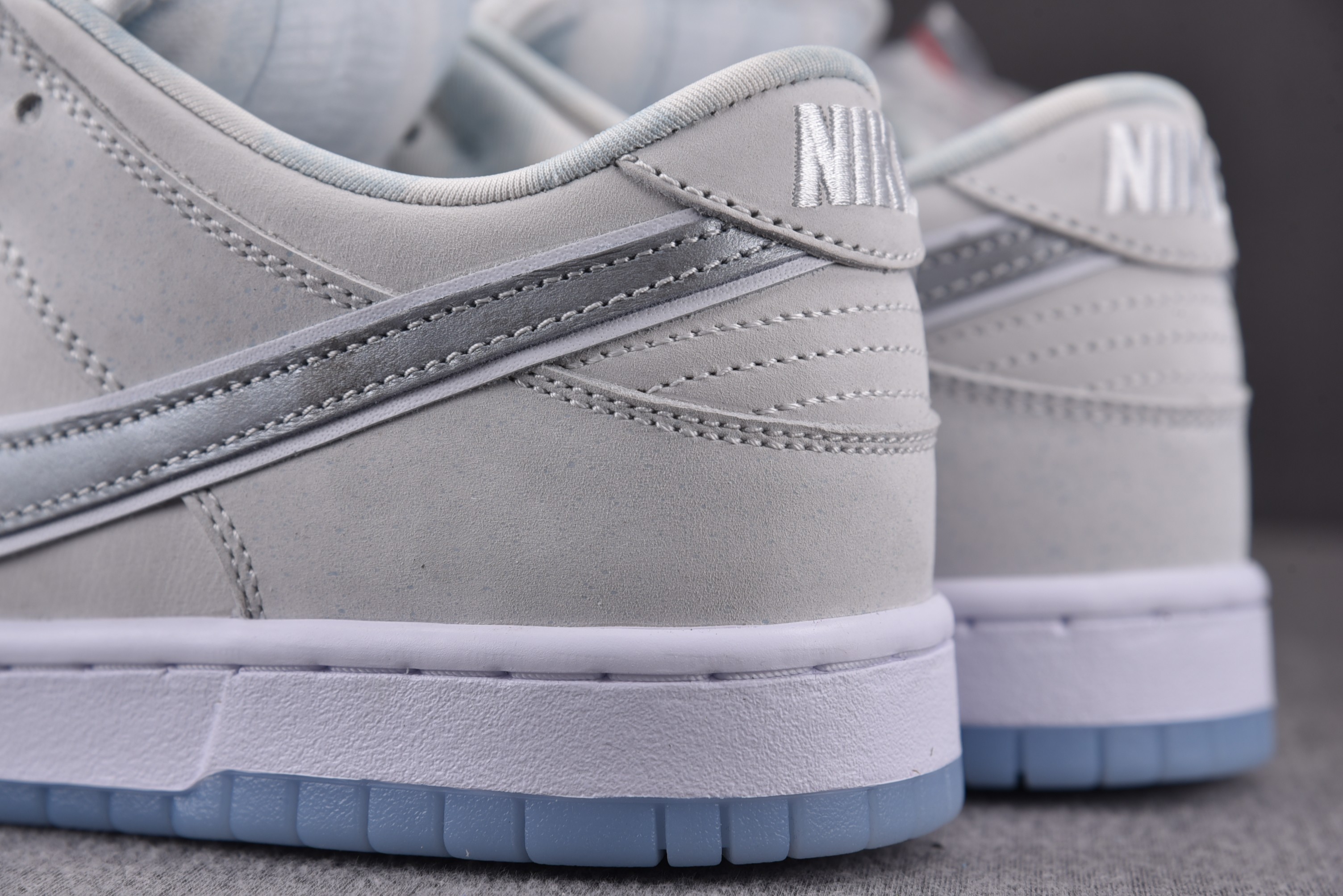 Nike SB Dunk Low White Lobster (Friends and Family)(Black Ruber Ring)