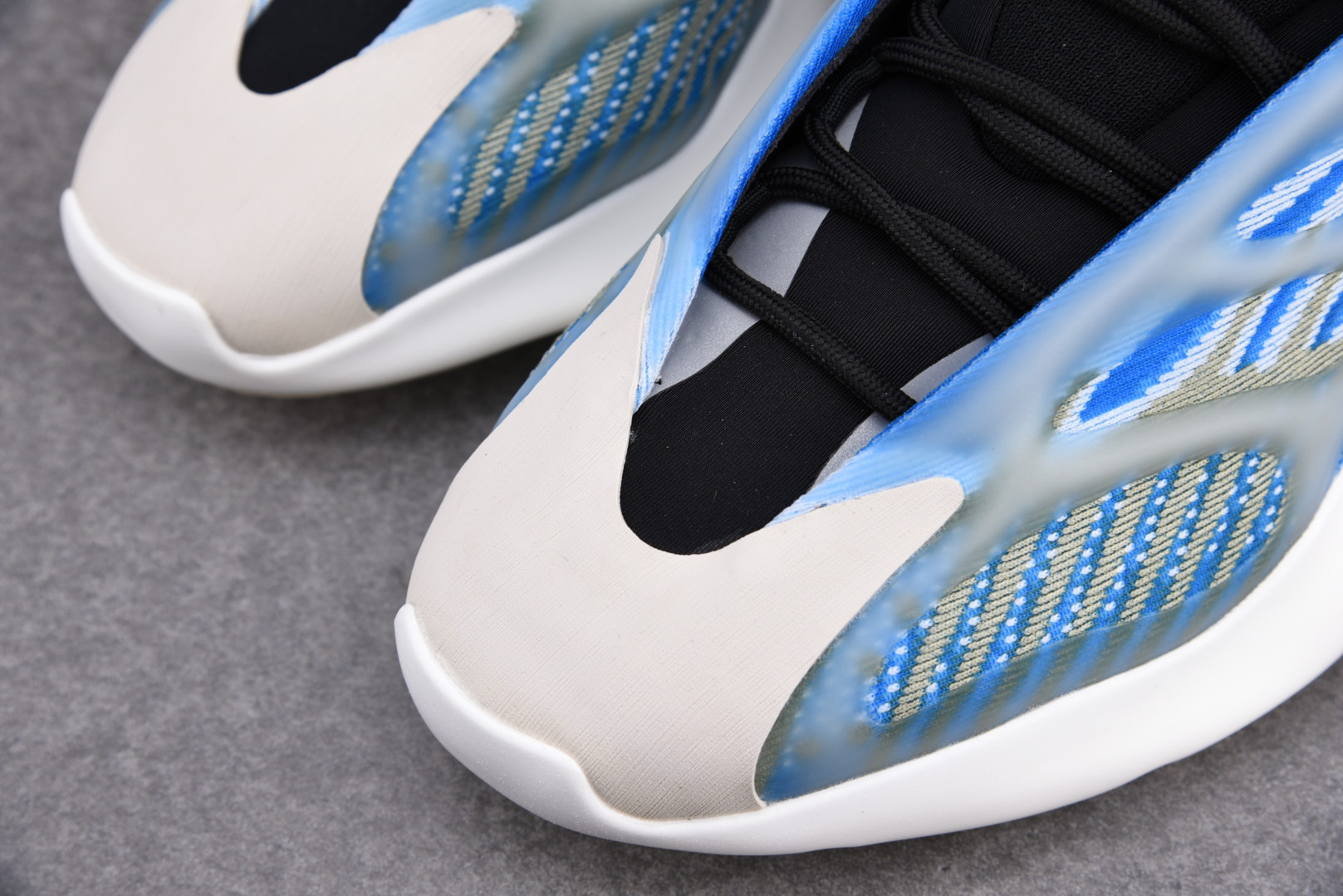 Yeezy 700 V3 Arzareth