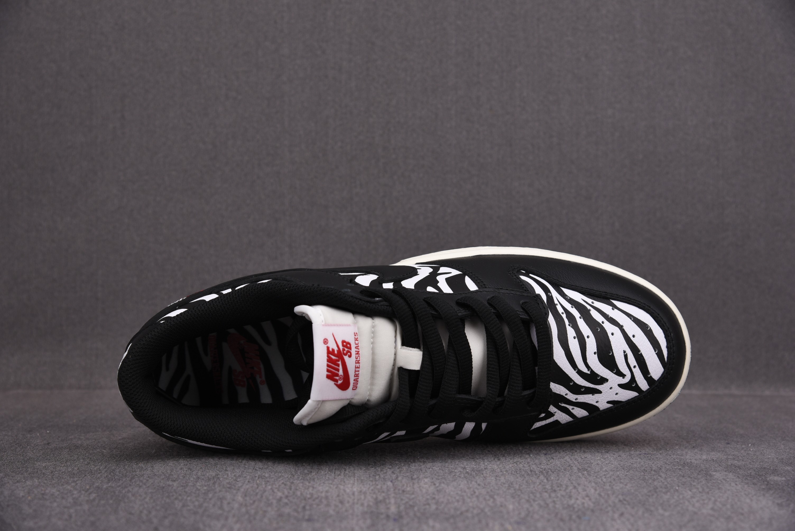 Nike SB Dunk Low OG QS Quartersnacks Zebra