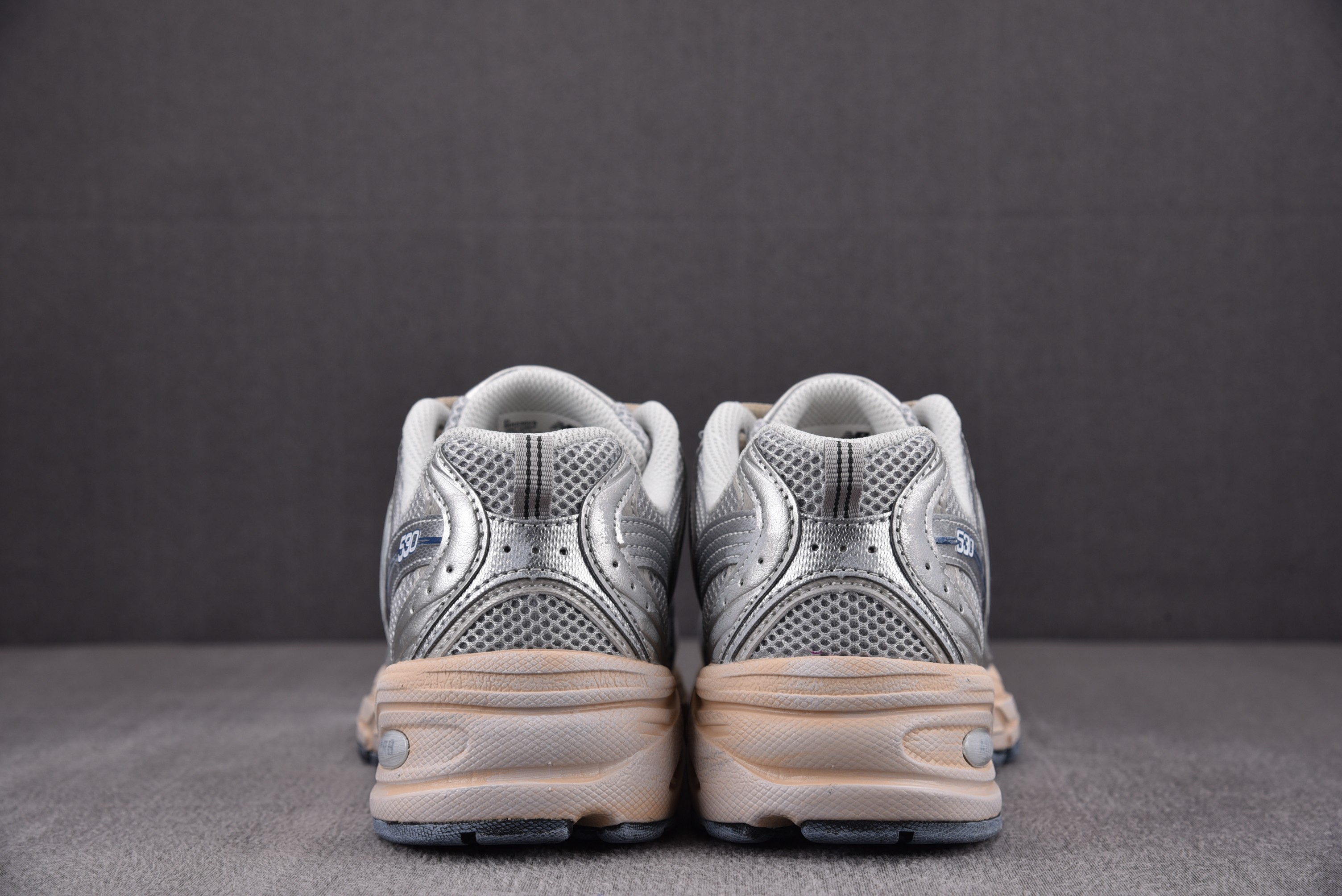 New Balance 530 Silver Metallic Moonbeam