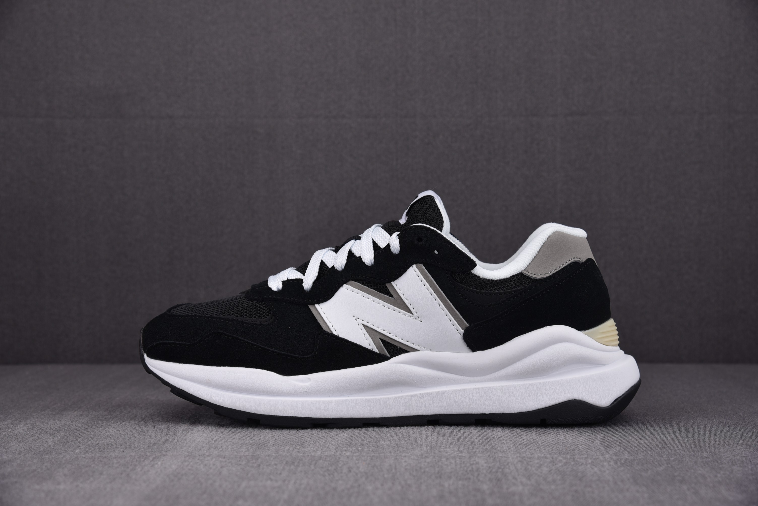 New Balance 57/40 Team Black